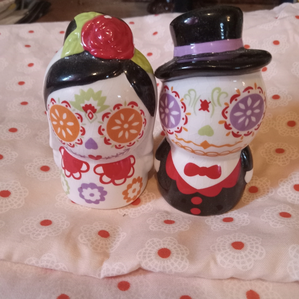Sugar Skull Salt & Pepper Shakers NWOB